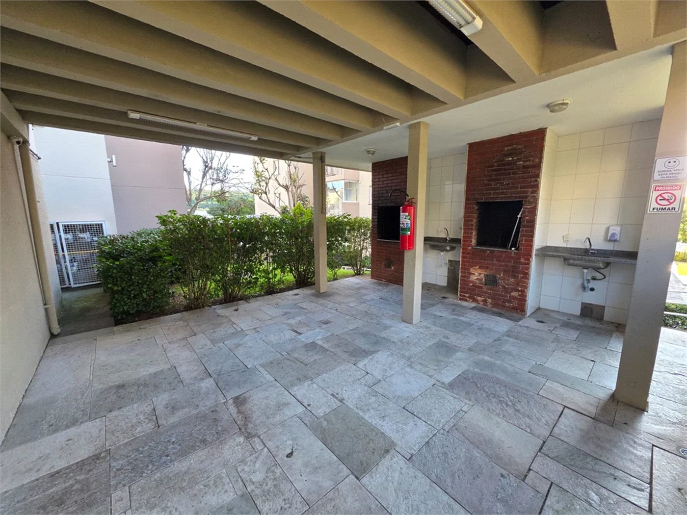 Magnífico Apartamento – Vista Amaralina | 02 DORMS | VARANDA C/ VISTA LIVRE | PISO LAMINADO | PISCINAS | 1 VAGA LIVRE | ISENTO IPTU !!!!