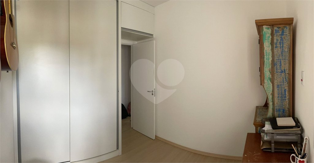 Apartamento no Condomínio Parque dos Manacás.