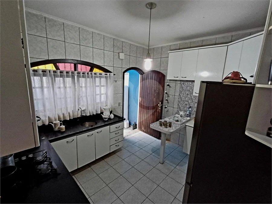 Casa à venda em Atibaia com 5 dormitórios (1 suíte), piscina e área gourmet, 2 vagas garagem, avalia permuta e financiamento