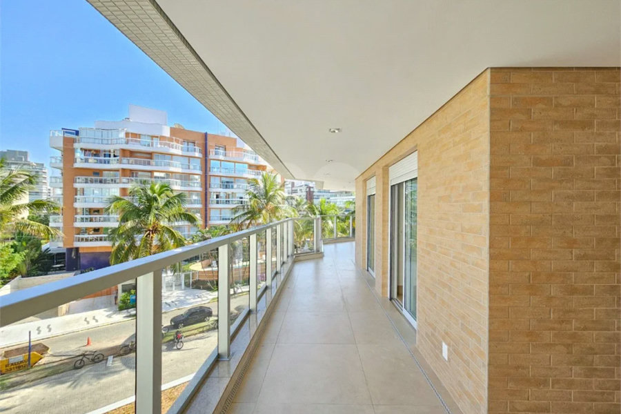 Apartamento à venda com 3 quartos, sendo 1 suíte, em Riviera de São Lourenço, Bertioga, SP