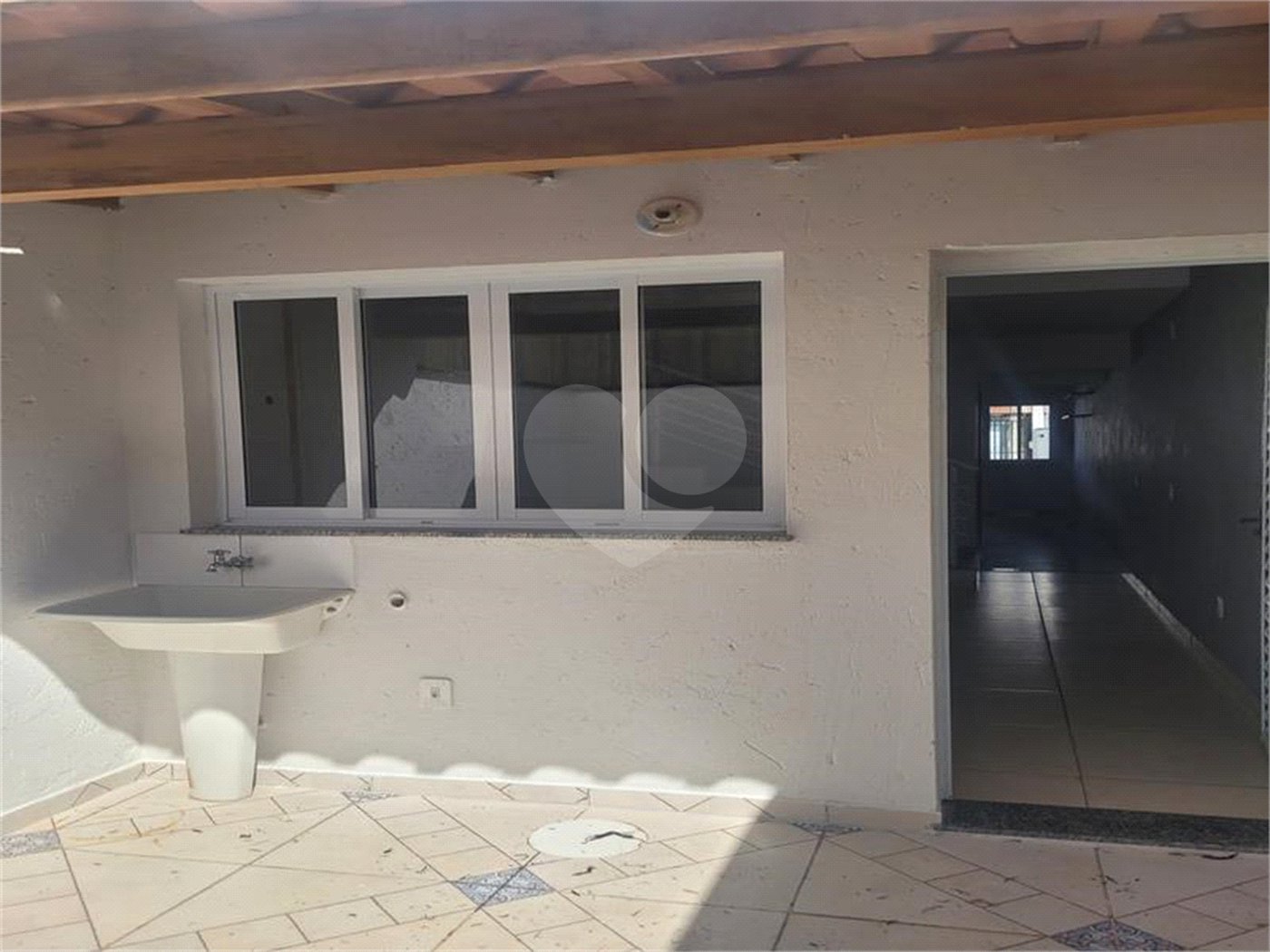 Indaiatuba - Sobrado para venda e Locação - Jardim Nely em Indaiatuba - R$ 425.000,00 - aceita parte em permuta - Bairro tranquilo com fácil acesso a rodovias, Shopping Polo Parque Mall - Assai, Polo shopping - Com duas suítes sendo uma com sacada, , lavabo. área de serviço , 2 vagas, portão ele