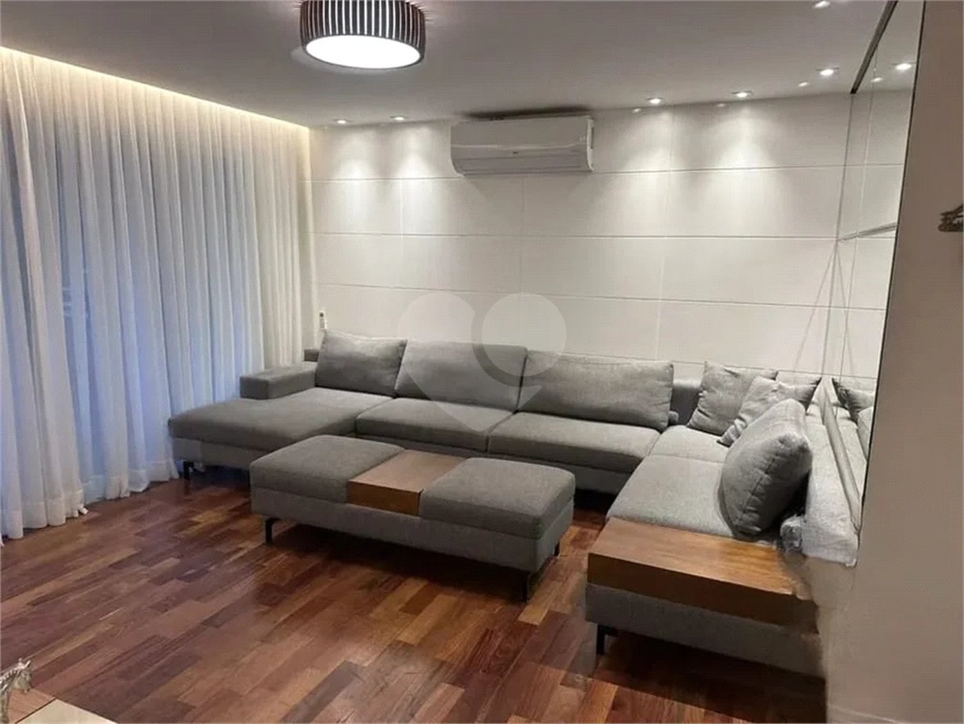 Aptº venda Mooca, 149m², andar alto, 4 dorms, 3 suítes, 2 vagas, varanda gourmet, ar condicionado.