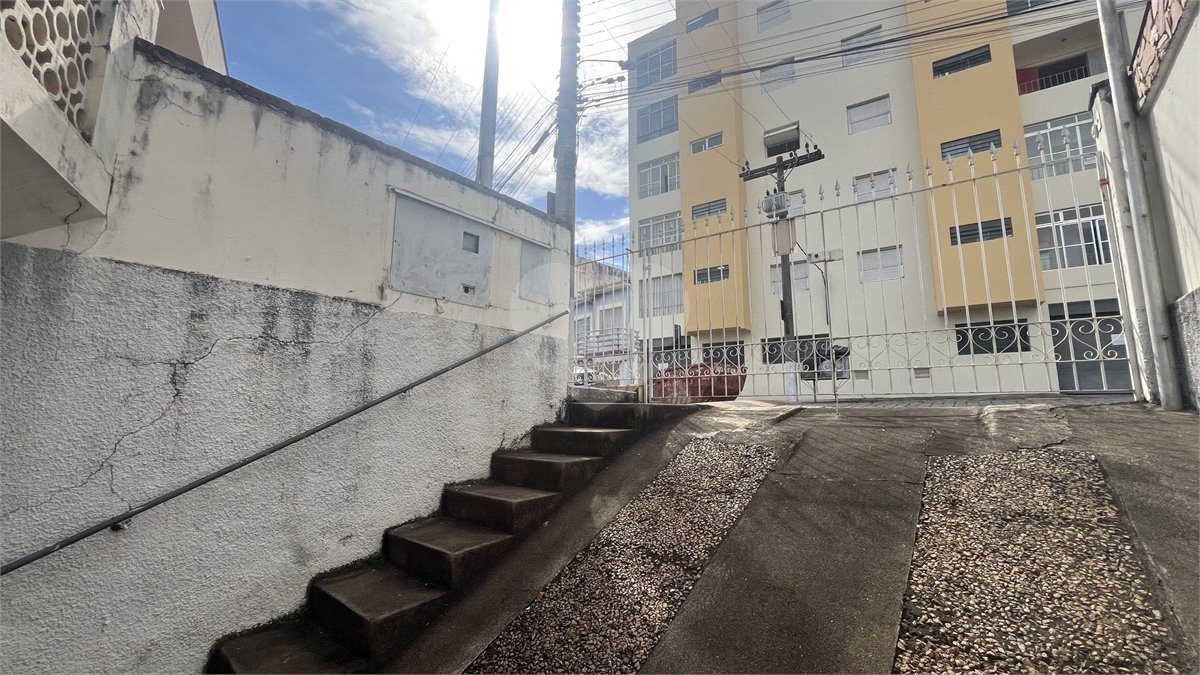 Casa Térrea com 3 dormitórios no Centro de Atibaia