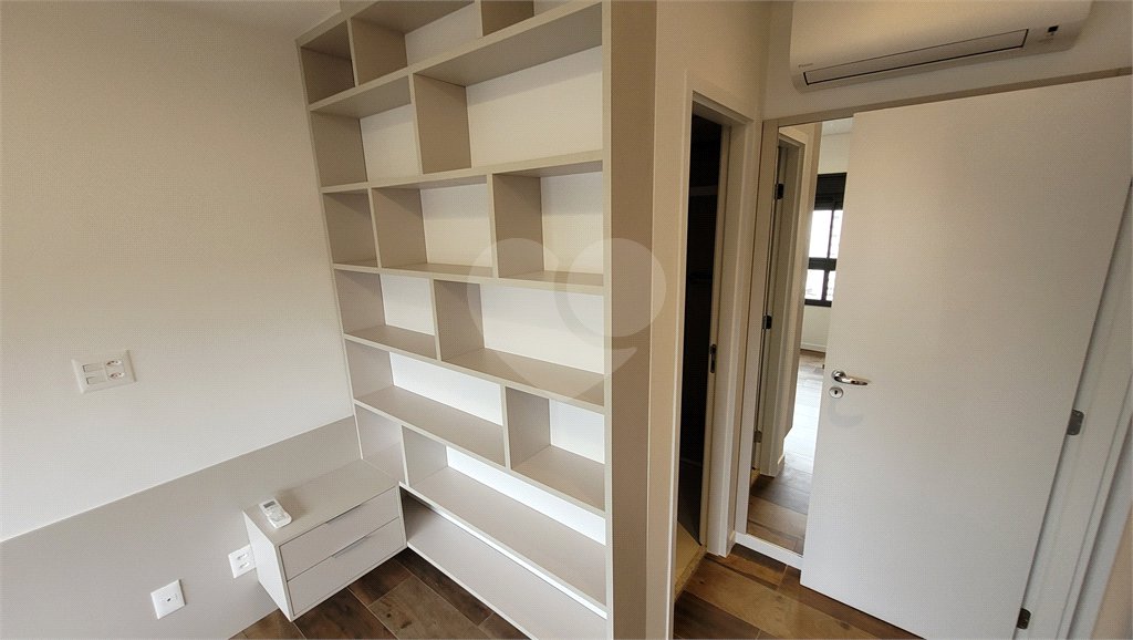 Apartamento de 2 quartos mobiliado à venda no Paraíso