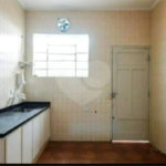Sobrado à venda na Mooca de 212m² com 2 dormitórios, 1 suíte e 2 vagas.