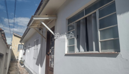Casa à venda com 5 quartos no Centro de Atibaia/SP | Duas casas no mesmo terreno