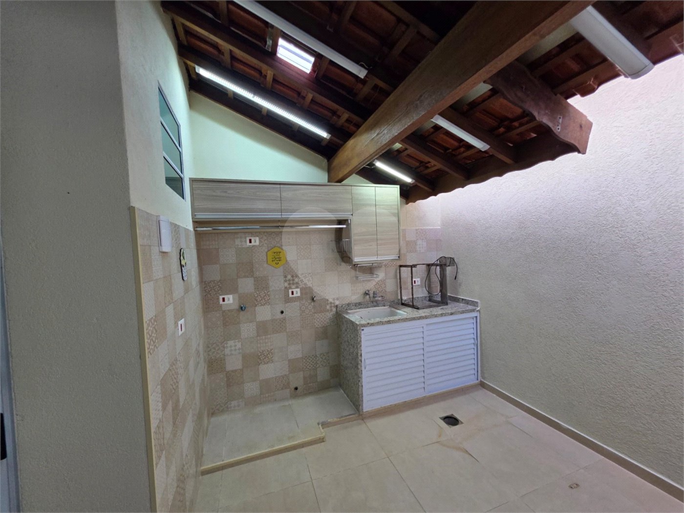 Sobrado 3 quartos 1 suíte e área de lazer