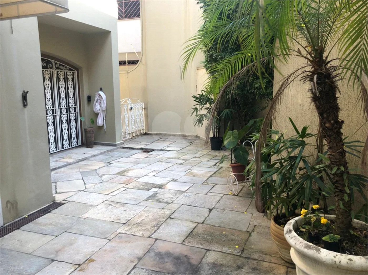 Sobrado com 363m² à venda no Alto da Moóca - 3 suítes e 6 vagas.