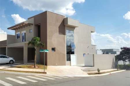 Sobrado de esquina Golden Park