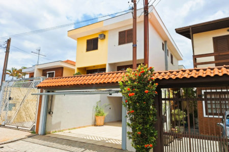 Casa à venda com 4 suítes, sendo 1 suíte externa, no Jardim Bonfiglioli, São Paulo - SP