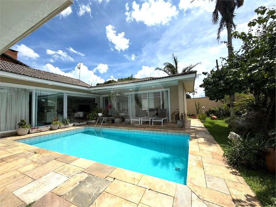 Casa Térrea de Alto Padrão à Venda no Bolsão de Interlagos