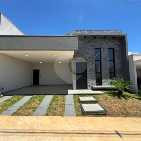 Linda casa a venda no condomínio Villeneuve