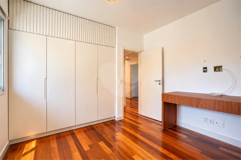 Apartamento à venda com 4 quartos, sendo 1 suíte, em Alto da Boa Vista, São Paulo, SP