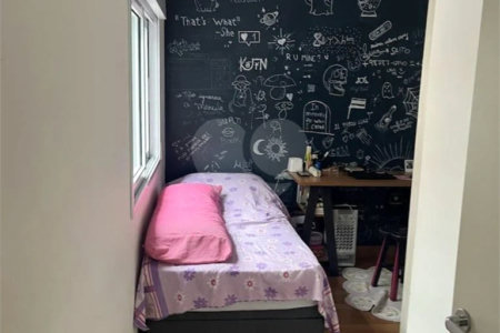 Apto a venda de 230m² no Cambuci com 3 dorms, 5 vagas, 3 suítes. Estuda permuta.
