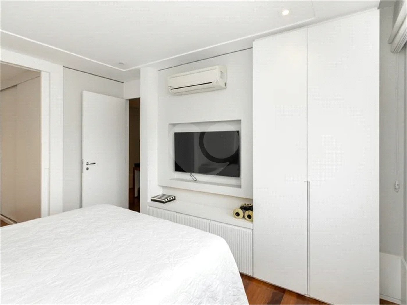 Apartamento à venda com 3 suítes em Vila Mariana, São Paulo, SP