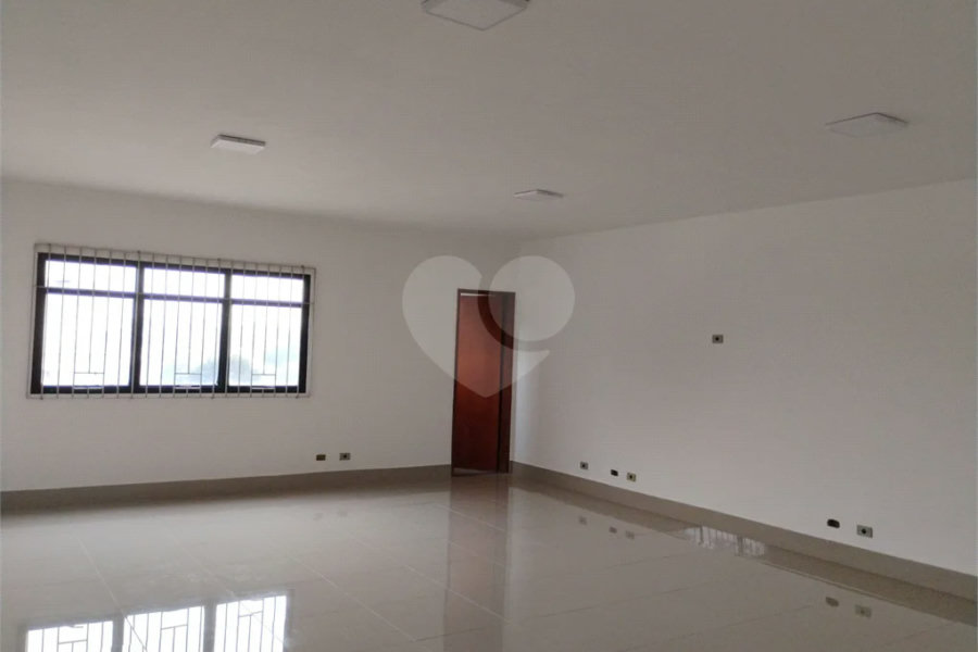 Aluga-se sala comercial na Vila Santa Catarina