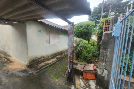 Casa à venda em Atibaia com edícula e outras construções nos fundos, ótimo para investidores, excelente localização