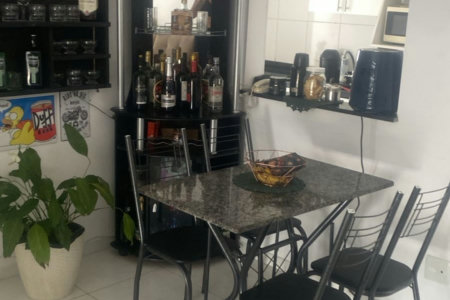 Apartamento aconchegante com 2 dormitórios, sendo 1 suíte, ao lado do Shopping Raposo!