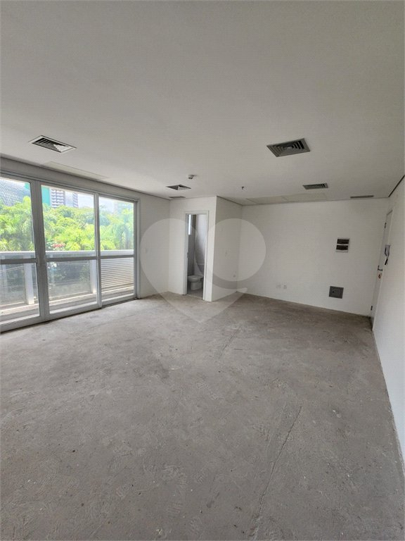 Sala comercial em frente ao Allianz Parque