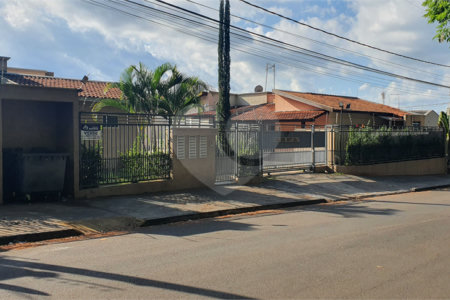 Casa térrea para locação e venda no Condomínio Mont Carlo I