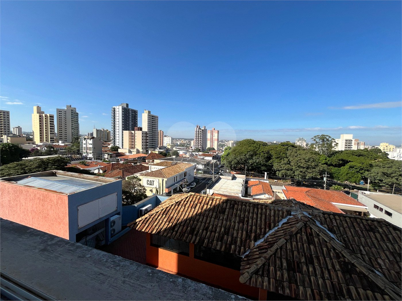 Apartamento mobiliado com 2 dormitórios sendo 1 suíte