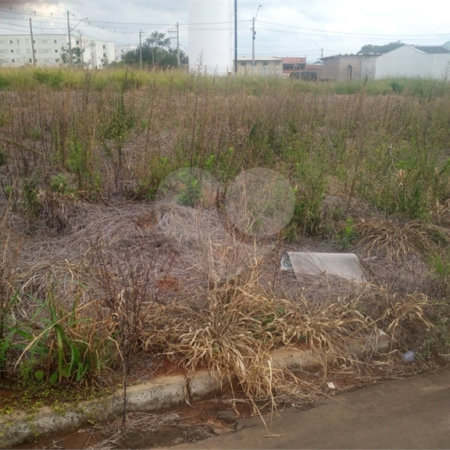 Lote no Jardim do Bosque, aceita financiamento ou aquisição de terreno e construção .