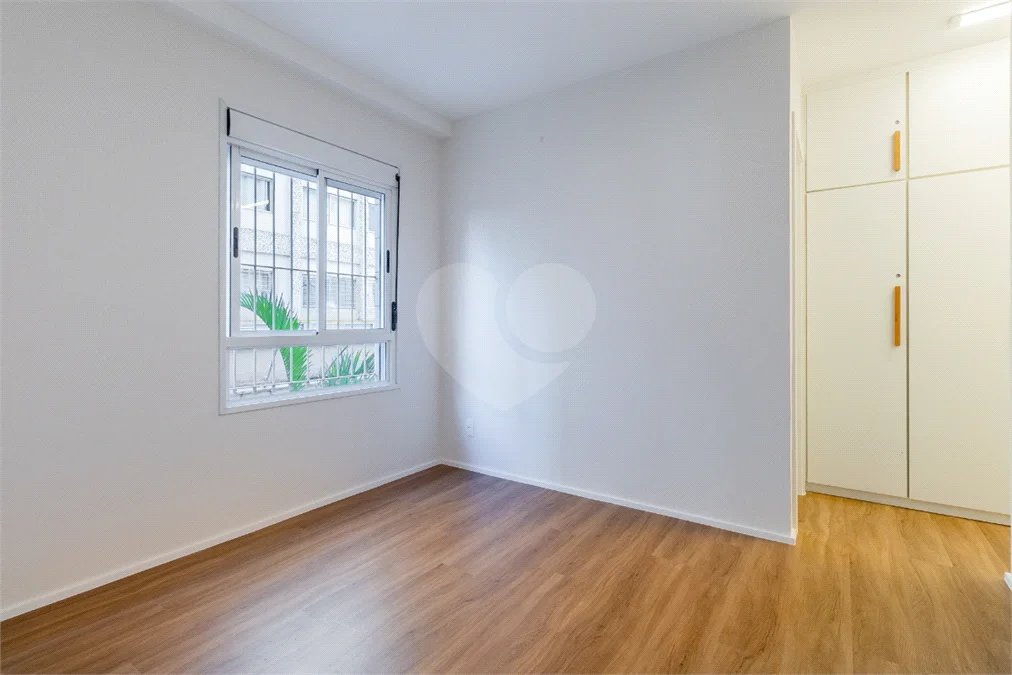 **Apartamento reformado em Higienópolis | 75 m² | 2 dormitórios | 2 banheiros | 1 vaga**