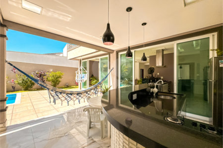 Sobrado à venda em Itupeva – 421,80 m² de terreno – 254,28 m² de área construída – 3 dormitórios – 4 banheiros – 4 vagas de garagem