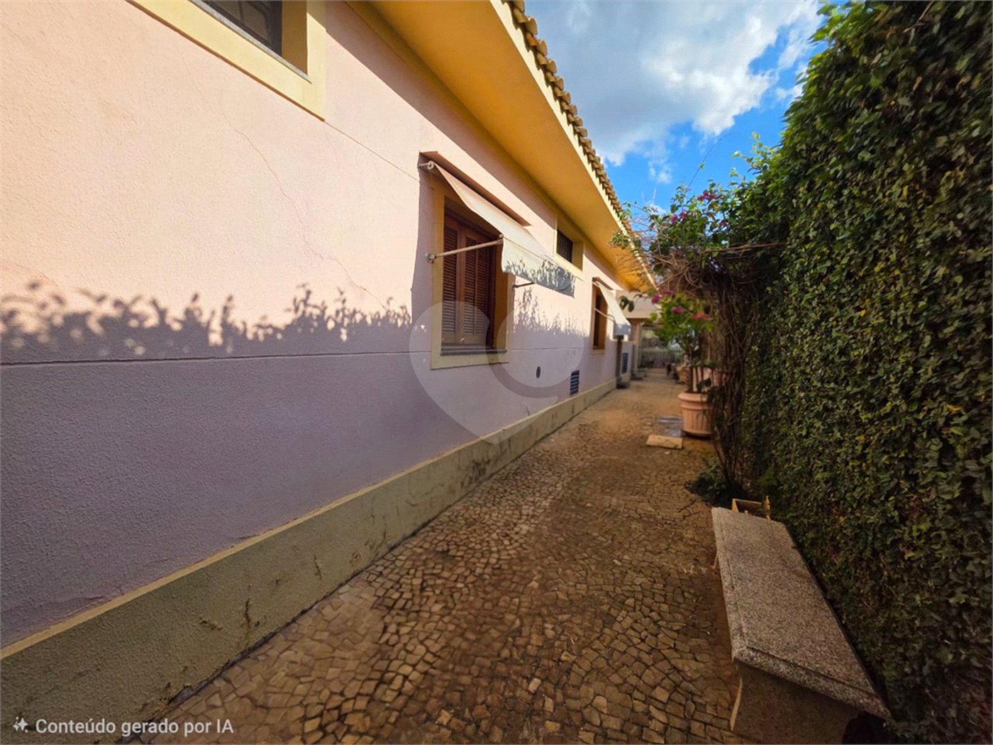 Casa Térrea 5 quartos bem localizada com piscina.