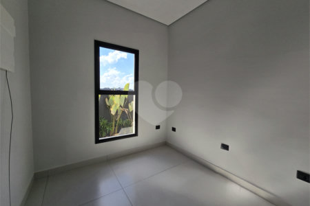 Maravilhosa Casa térrea em condomínio fechado no Portal Lamis, com 3 suítes, piscina privativa e persianas elétricas em excelente condomínio com salão de festas, piscina, quadras de tênis, beach tênis e campo de futebol. Vista cinematográfica da Pedra Grande.