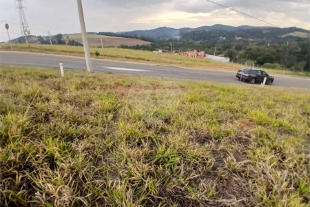 Lote com 376 m² à Venda em Condomínio Fechado