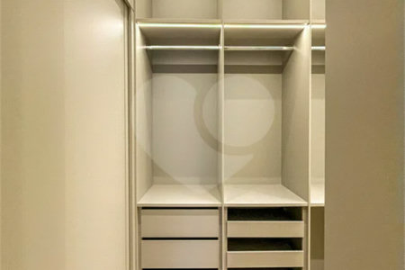 Indaiatuba - Condominio Sapezal - R$ 2.400.000,00 - Área Total 360,00 m² - Área Construída 213,32 m² - TÉRREA - 03 suítes sendo a master com closet; - Escritório; Lavabo; Cozinha com cooktop e planejados; Gourmet com churrasqueira; Ambientes preparados para ar condicionado; Piscina com cascata,