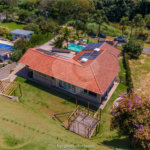 Casa à venda com 4 suítes no condomínio Vale da Santa Fé, Vinhedo - SP