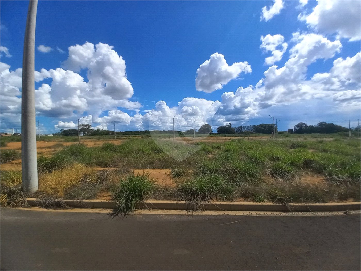 Terreno plano com 240,00 m² , localizado no Residencial Arcoville.