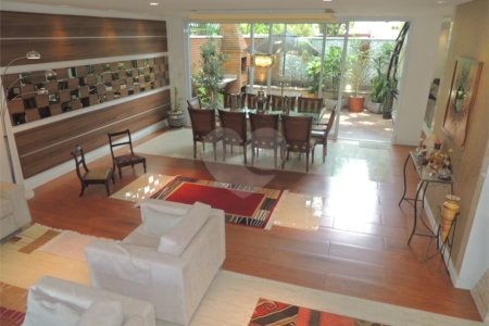 Casa à venda com 4 suítes no condomínio Ville de France, São Paulo - SP