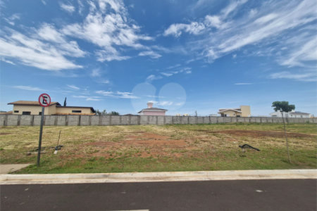 Terreno à Venda no Condomínio Monte das Araucárias