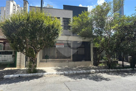 Prédio Comercial de Alto Padrão - 253m², 5 Salas, 5 banheiros , 3 Vagas , à venda na Moóca