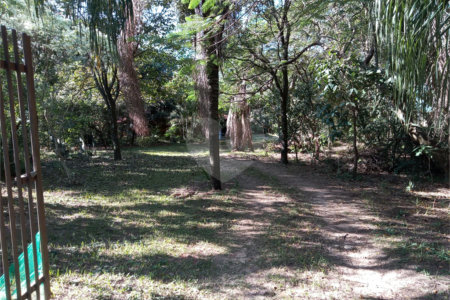 Chácara a venda no Aracê de Santo Antônio .