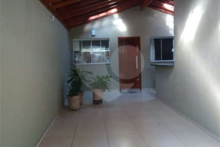 Sobrado com 2 dormitórios.