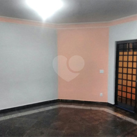 Sobrado a venda.