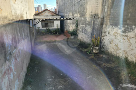 Casa na região do alto da Mooca com 242m² de área total.