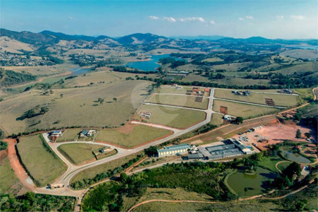 Terreno em Joanópolis com 1.000 metros, condomínio fechado com portaria e segurança, pronto para construir