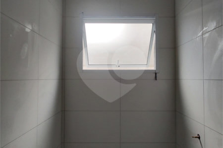 Casa térrea em Atibaia com 3 suítes, sala 2 ambientes, 2 vagas garagem, excelente localização, pronta para morar
