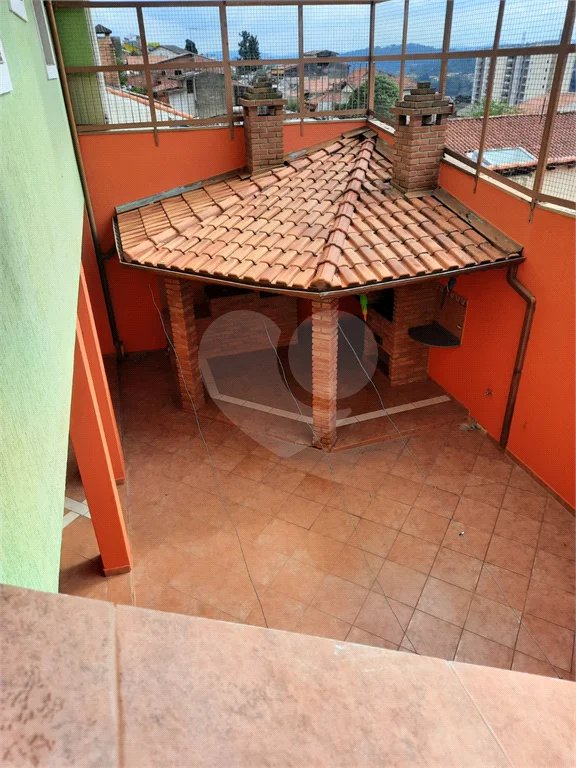 Sobrado à venda com 4 quartos, sendo 3 suítes,  em Região Central, Caieiras, SP
