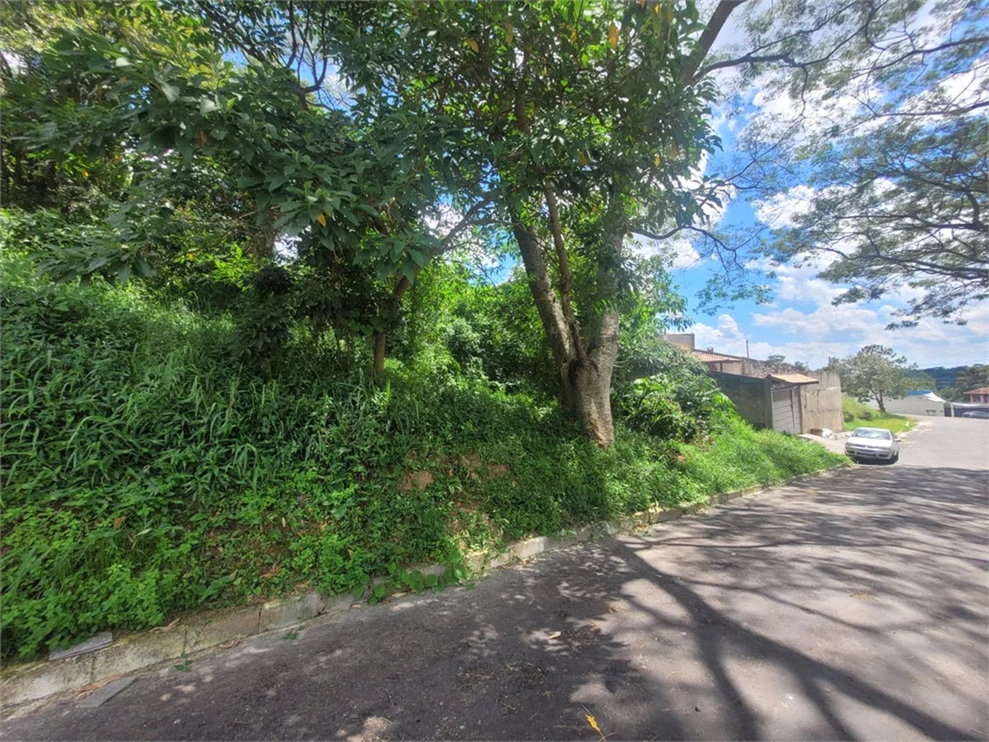 Oportunidade exclusiva em Cotia. Terreno amplo com 725 metros quadrados