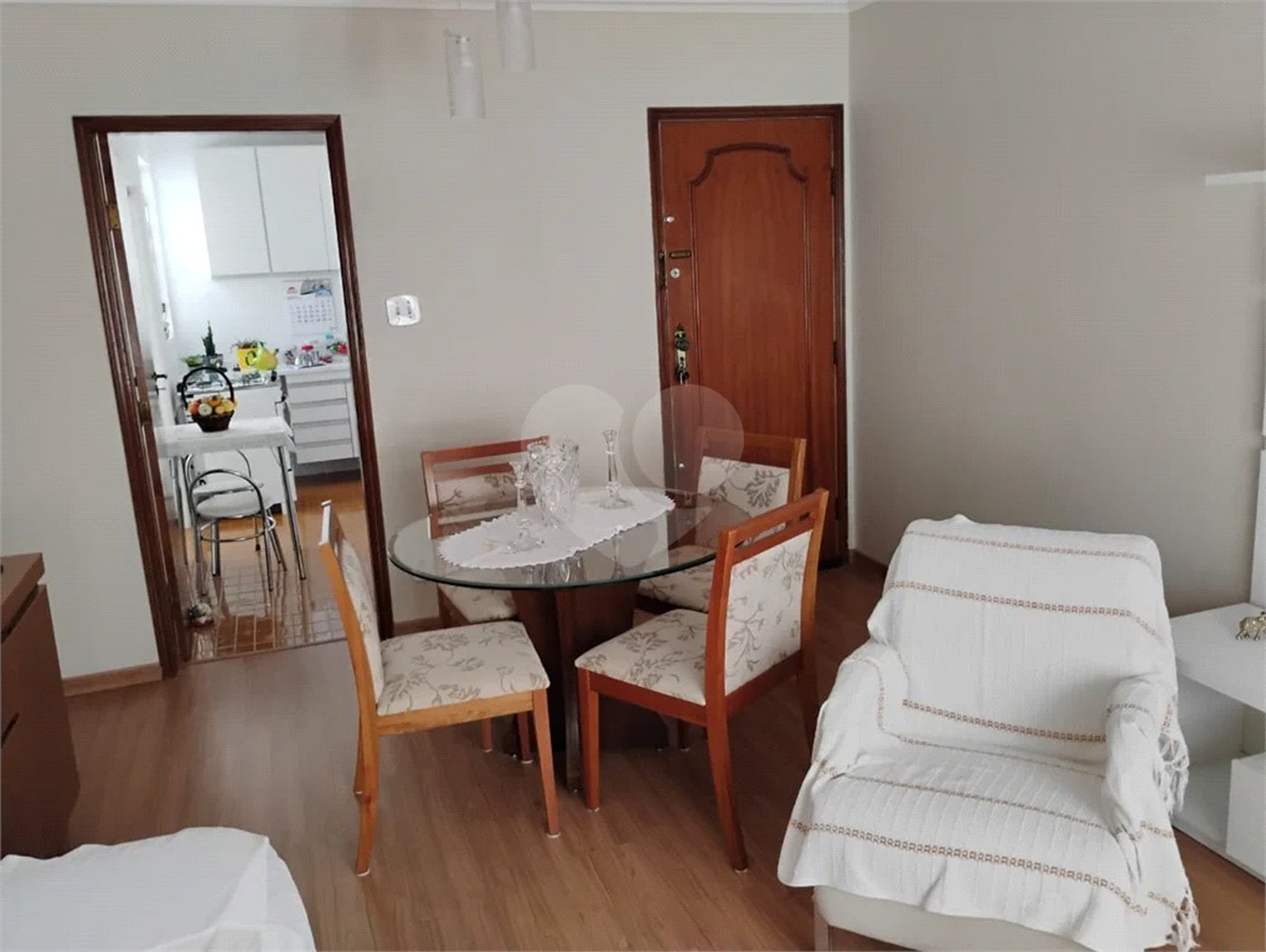 Vende-se apartamento no Jardim Aeroporto com 03 dormitórios