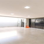 Indaiatuba- Jardim Bom Sucesso - Venda: R$ 765.000,00 - Área total: 150m² Área construída: 115m² - 3 dormitórios sendo 1 suíte com armário planejado; Cozinha integrada; Sala para dois ambientes; Banheiros com box gabinetes e espelhos; Área gourmet com churrasqueira a carvão e móveis planejados;