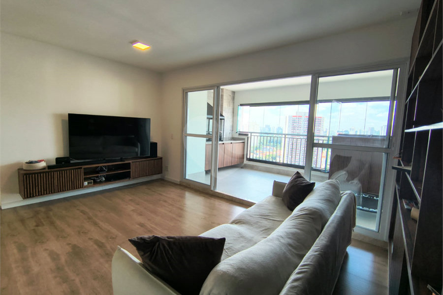 Apartamento com ar condicionado e varanda com churrasqueira semi novo, condominio entregue em 2024 com lazer completo.