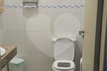 Sobrado comercial com 150m² , 7 salas , 3 banheiros , para locação na Bela Vista.