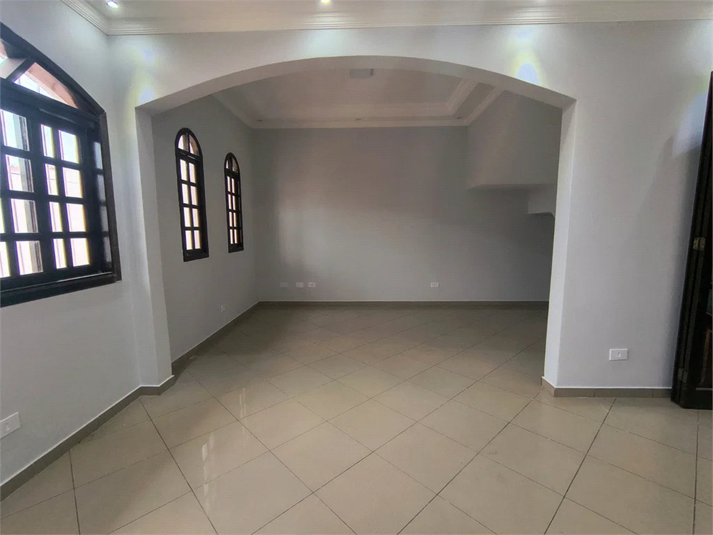 Sobrado à venda com 3 quartos, sendo 1 suíte,  em Jardim D'abril, Osasco, SP